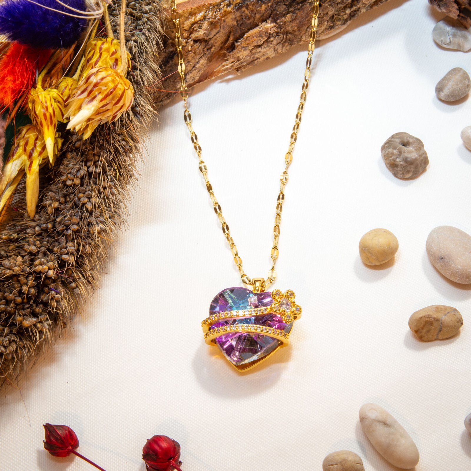 Renk Değiştiren Kalpli Kristal Kolye